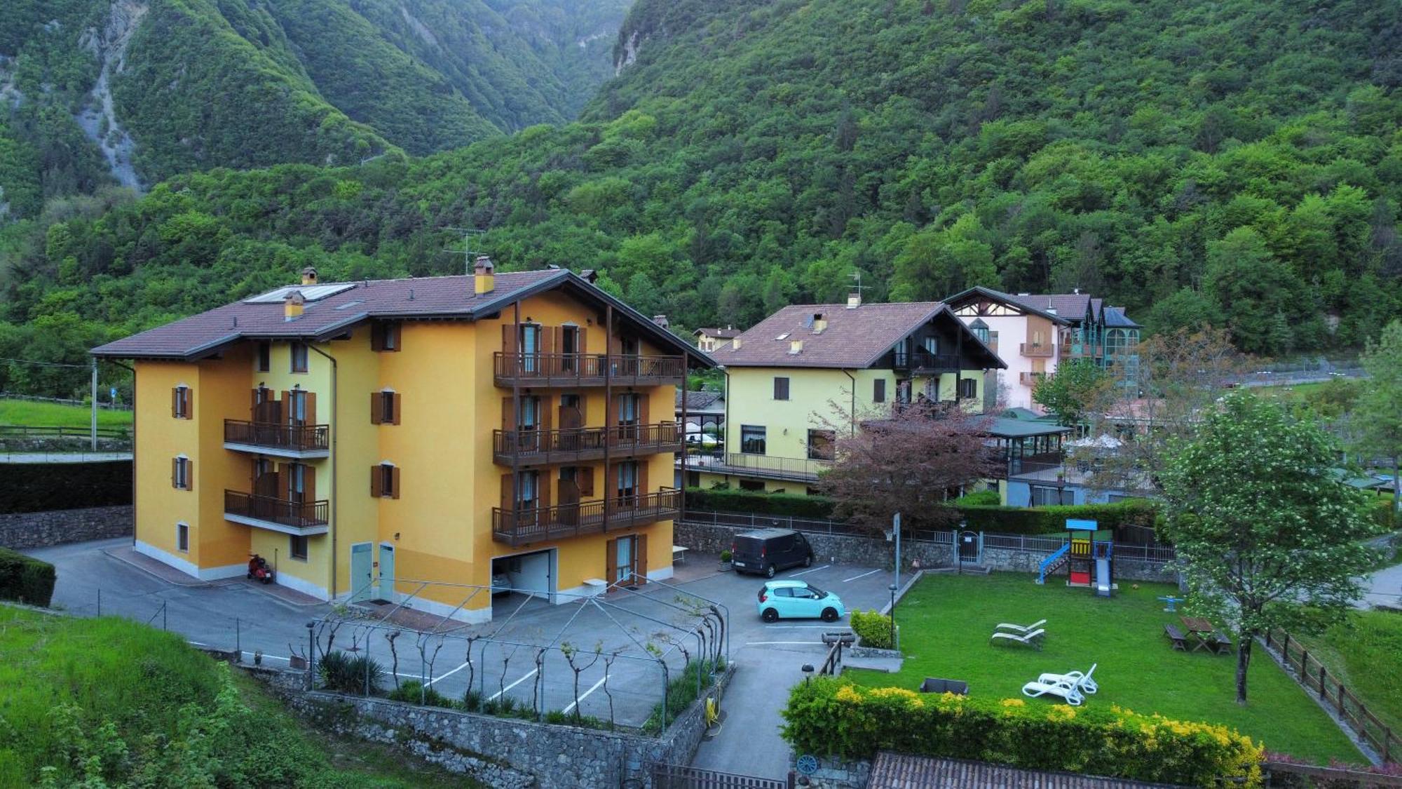 Residenza Arcobaleno Aparthotel Тено Екстериор снимка