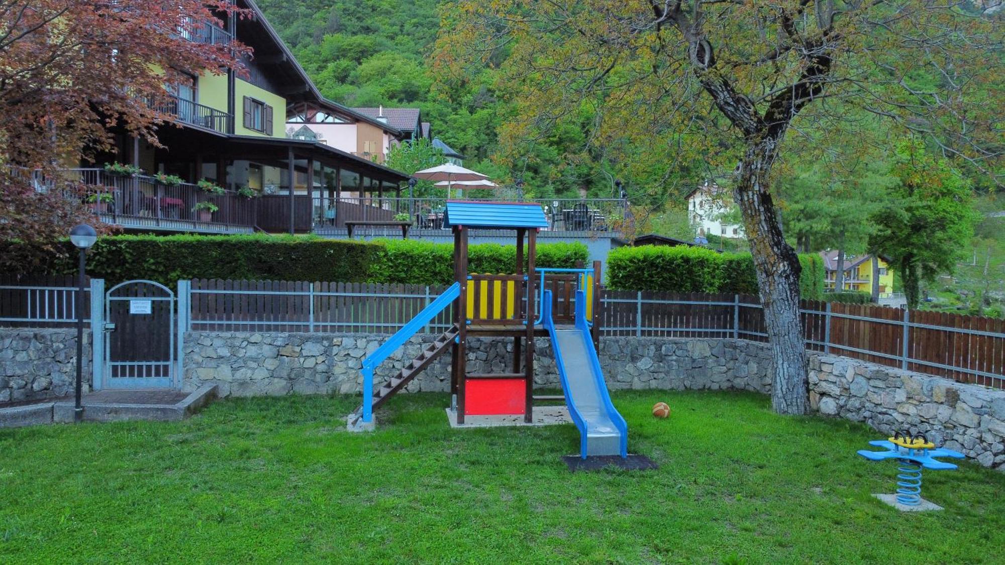 Residenza Arcobaleno Aparthotel Тено Екстериор снимка